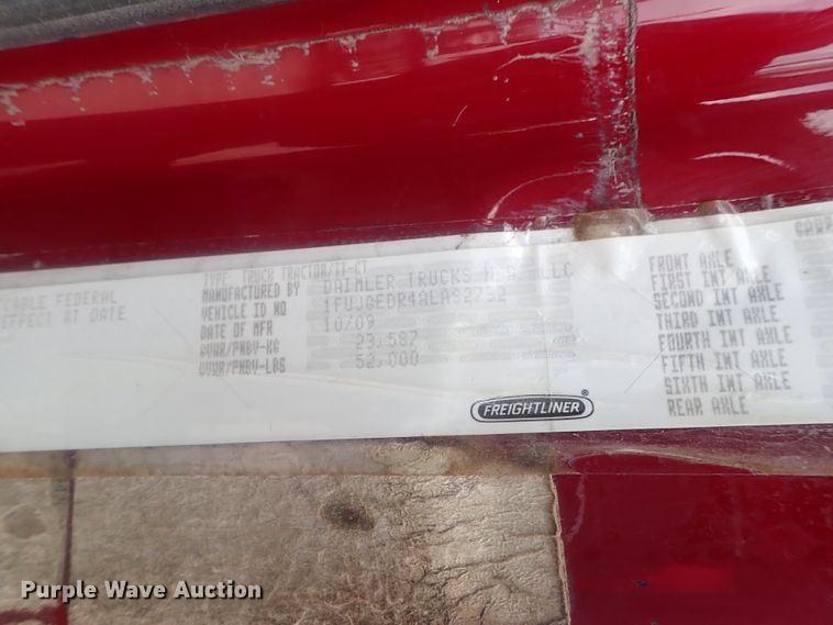 image for item DI7494 2010 Freightliner Cascadia  semi truck