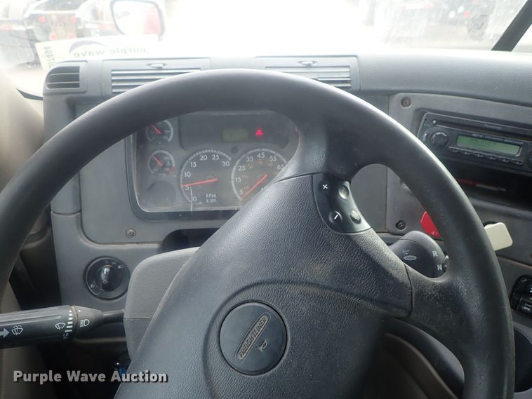 image for item DI7494 2010 Freightliner Cascadia  semi truck