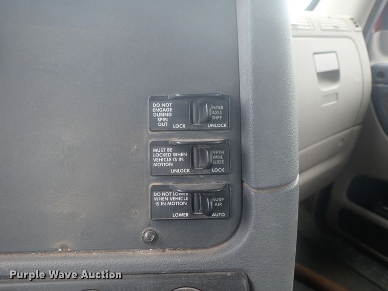 image for item DI7494 2010 Freightliner Cascadia  semi truck