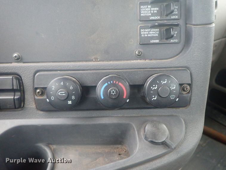 image for item DI7494 2010 Freightliner Cascadia  semi truck