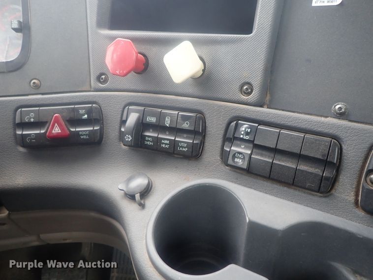 image for item DI7494 2010 Freightliner Cascadia  semi truck