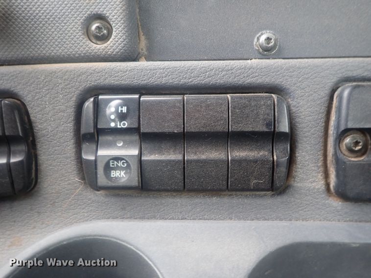 image for item DI7494 2010 Freightliner Cascadia  semi truck