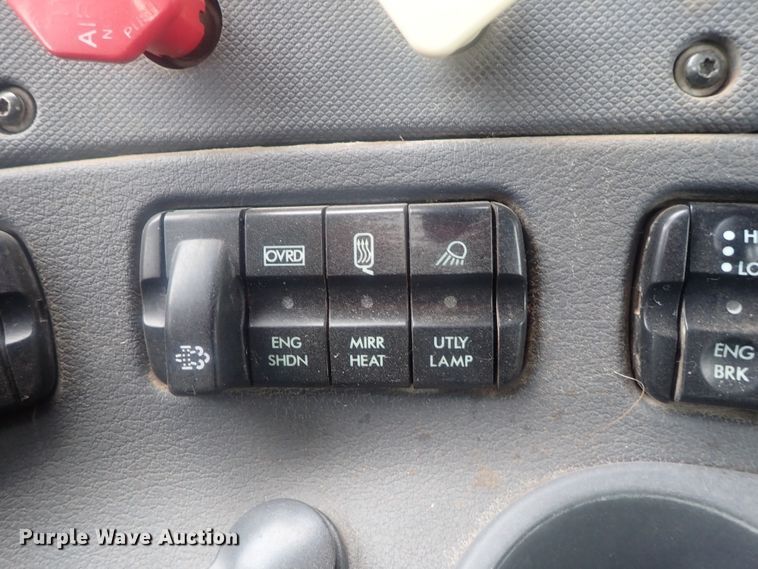 image for item DI7494 2010 Freightliner Cascadia  semi truck