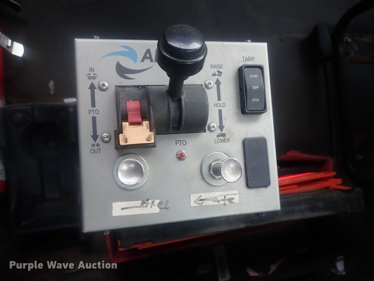 image for item DI7494 2010 Freightliner Cascadia  semi truck