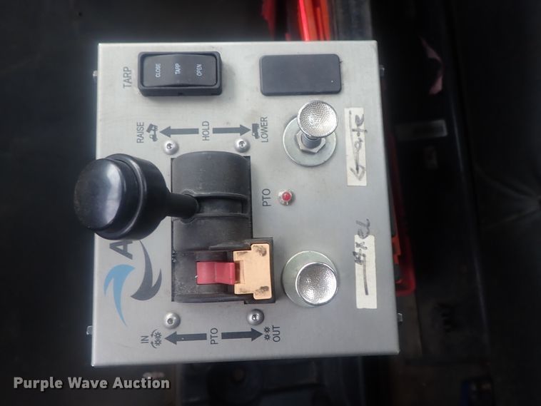 image for item DI7494 2010 Freightliner Cascadia  semi truck