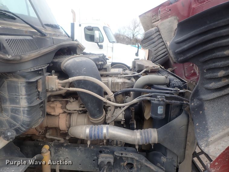 image for item DI7494 2010 Freightliner Cascadia  semi truck