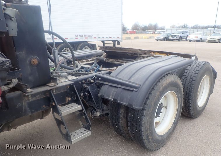 image for item DI7494 2010 Freightliner Cascadia  semi truck