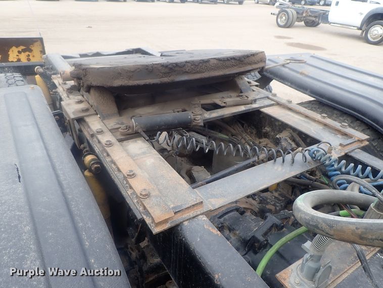 image for item DI7494 2010 Freightliner Cascadia  semi truck