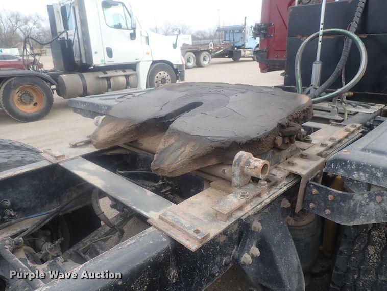 image for item DI7494 2010 Freightliner Cascadia  semi truck