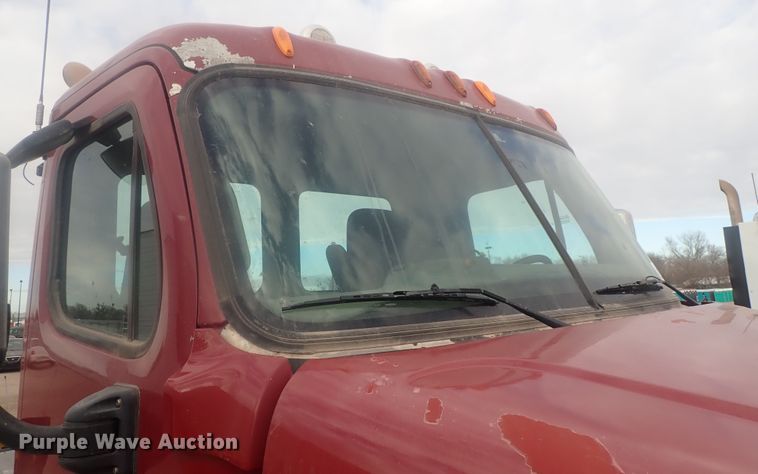 image for item DI7494 2010 Freightliner Cascadia  semi truck