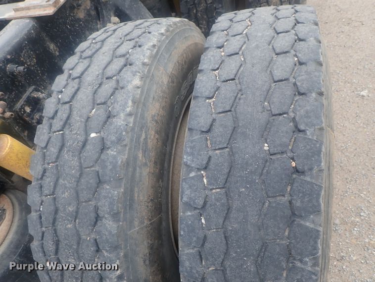 image for item DI7494 2010 Freightliner Cascadia  semi truck