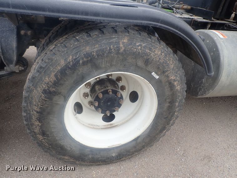 image for item DI7494 2010 Freightliner Cascadia  semi truck