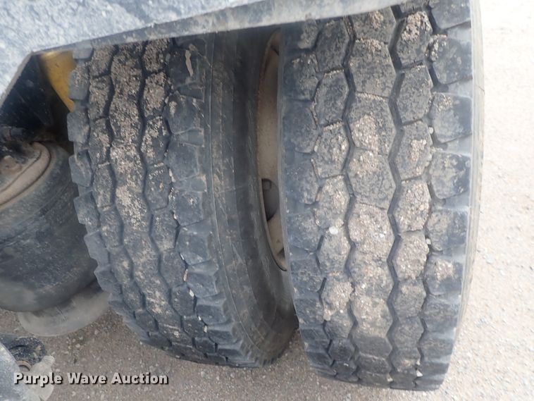 image for item DI7494 2010 Freightliner Cascadia  semi truck