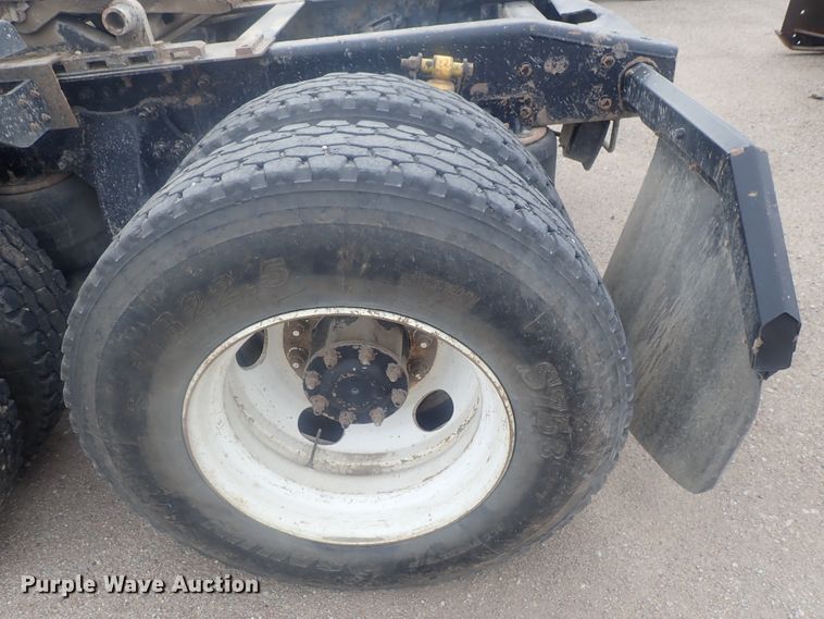 image for item DI7494 2010 Freightliner Cascadia  semi truck