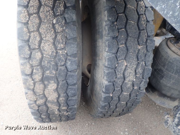 image for item DI7494 2010 Freightliner Cascadia  semi truck