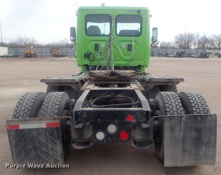 image for item DI7495 2013 Freightliner Cascadia  semi truck