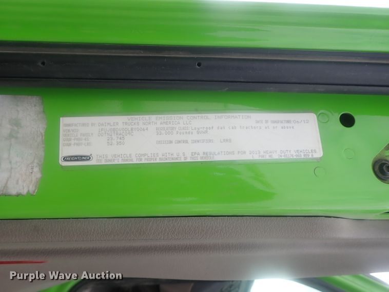 image for item DI7495 2013 Freightliner Cascadia  semi truck