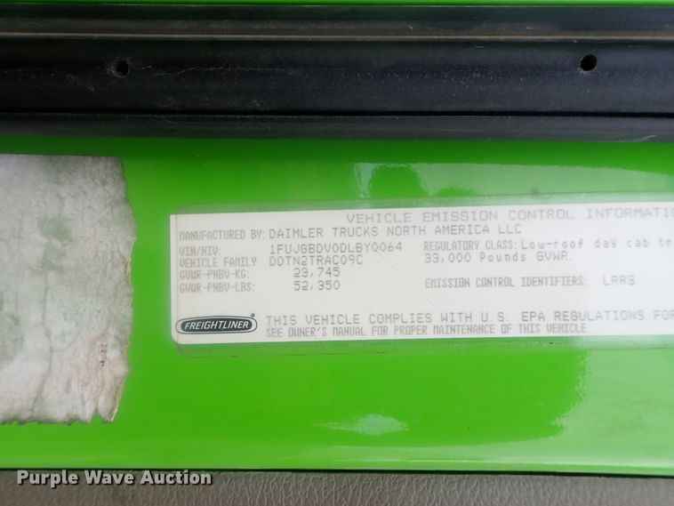 image for item DI7495 2013 Freightliner Cascadia  semi truck