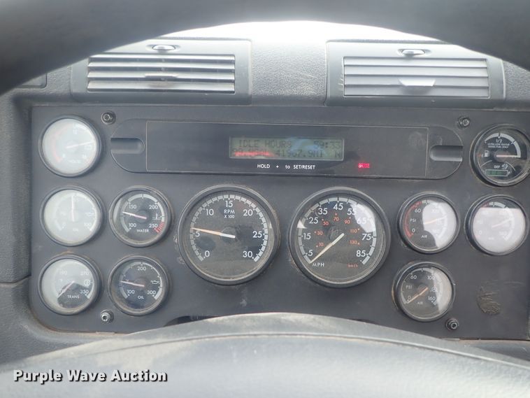 image for item DI7495 2013 Freightliner Cascadia  semi truck