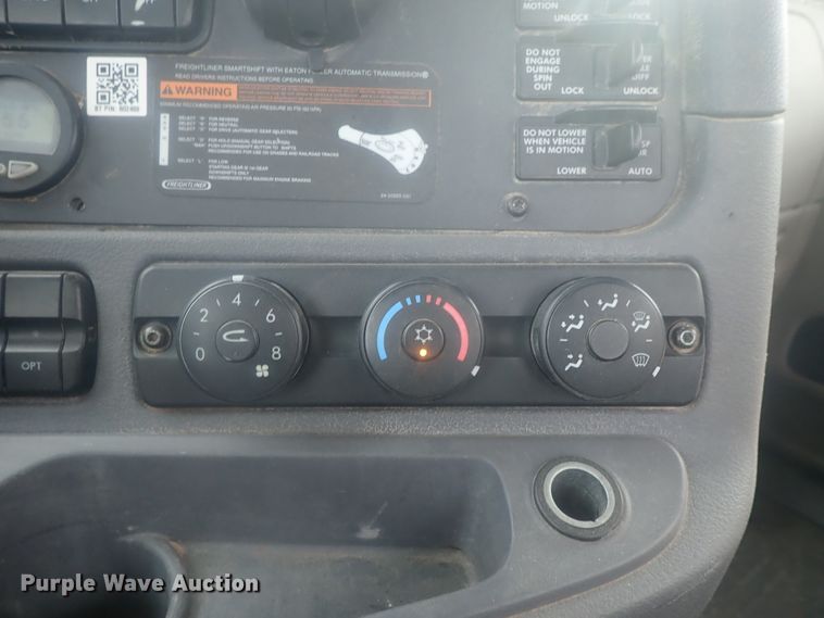 image for item DI7495 2013 Freightliner Cascadia  semi truck