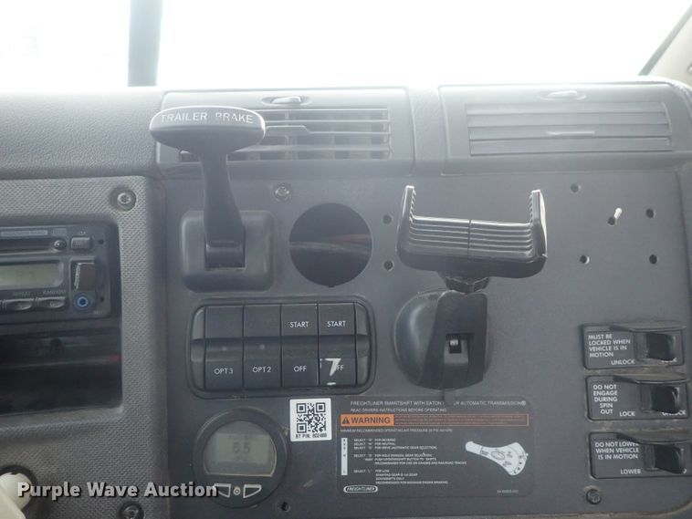 image for item DI7495 2013 Freightliner Cascadia  semi truck