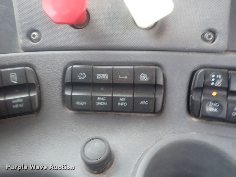 image for item DI7495 2013 Freightliner Cascadia  semi truck