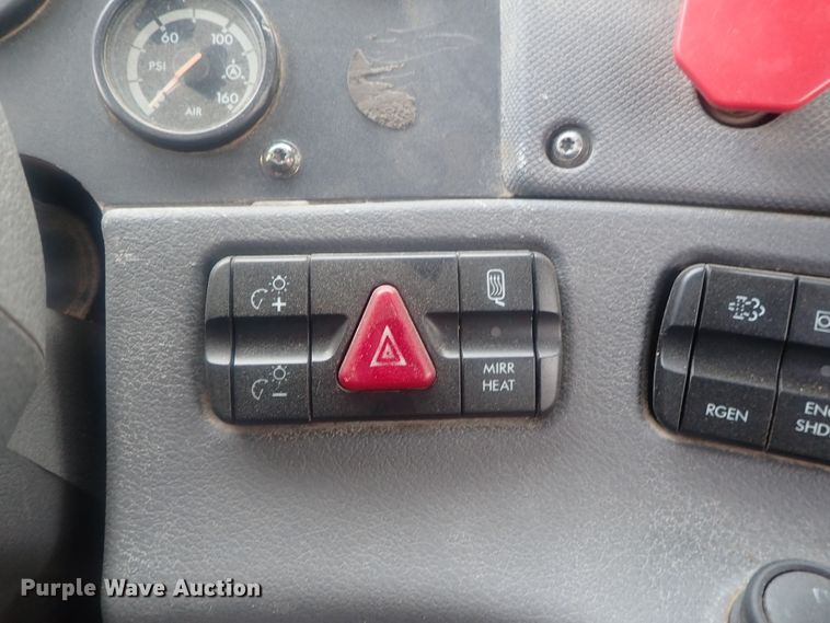 image for item DI7495 2013 Freightliner Cascadia  semi truck