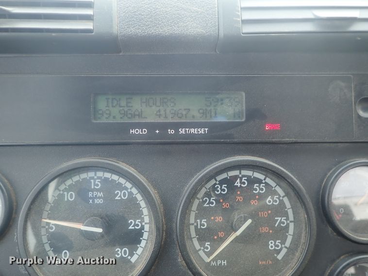 image for item DI7495 2013 Freightliner Cascadia  semi truck