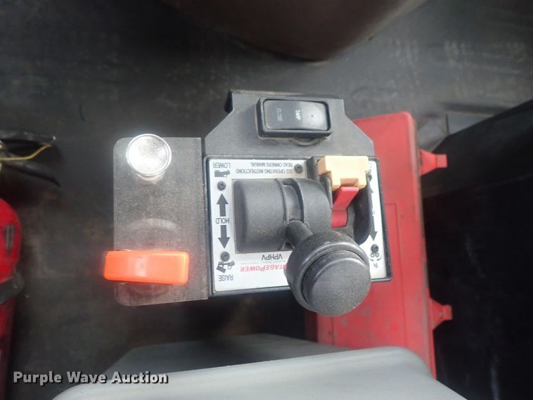 image for item DI7495 2013 Freightliner Cascadia  semi truck