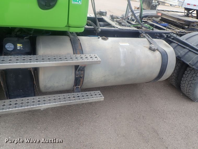 image for item DI7495 2013 Freightliner Cascadia  semi truck