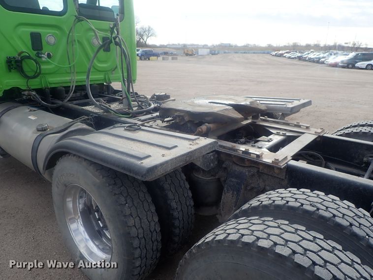 image for item DI7495 2013 Freightliner Cascadia  semi truck