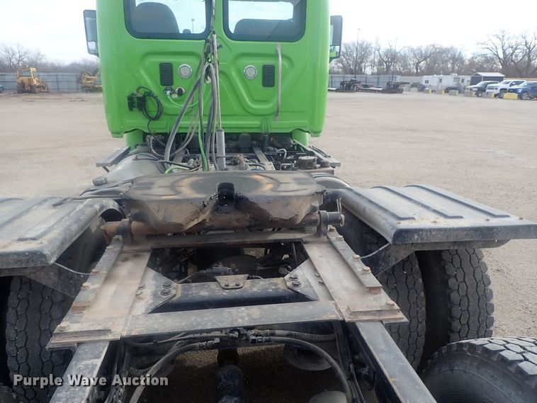 image for item DI7495 2013 Freightliner Cascadia  semi truck