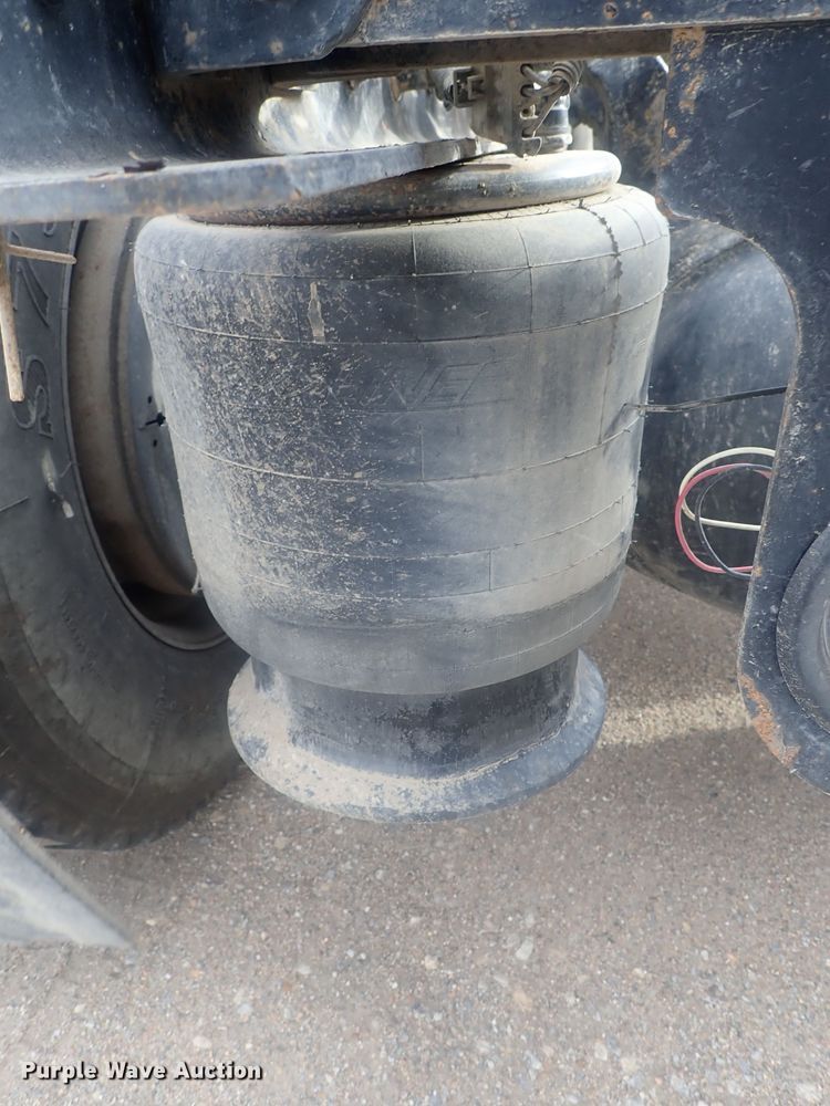 image for item DI7495 2013 Freightliner Cascadia  semi truck