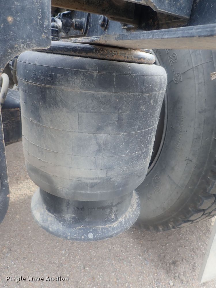 image for item DI7495 2013 Freightliner Cascadia  semi truck