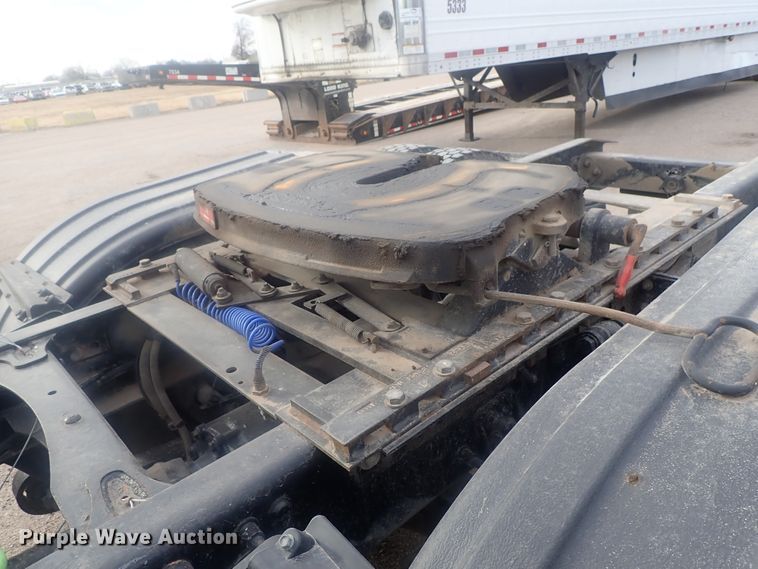 image for item DI7495 2013 Freightliner Cascadia  semi truck