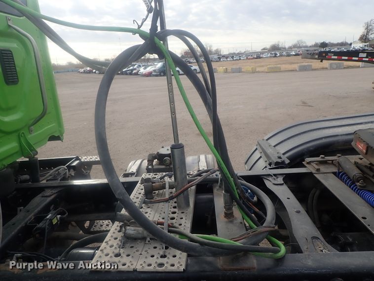 image for item DI7495 2013 Freightliner Cascadia  semi truck