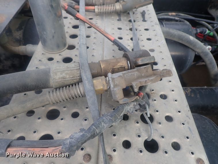 image for item DI7495 2013 Freightliner Cascadia  semi truck