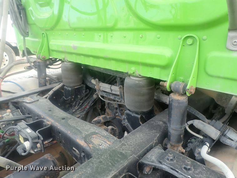 image for item DI7495 2013 Freightliner Cascadia  semi truck