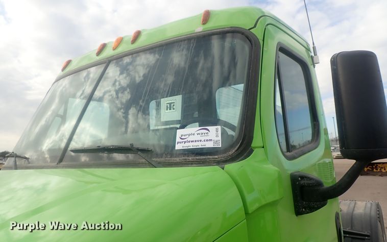 image for item DI7495 2013 Freightliner Cascadia  semi truck