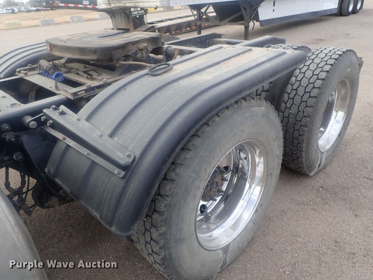 image for item DI7495 2013 Freightliner Cascadia  semi truck