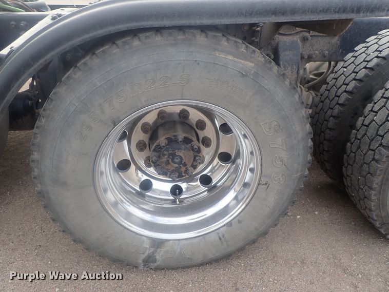 image for item DI7495 2013 Freightliner Cascadia  semi truck