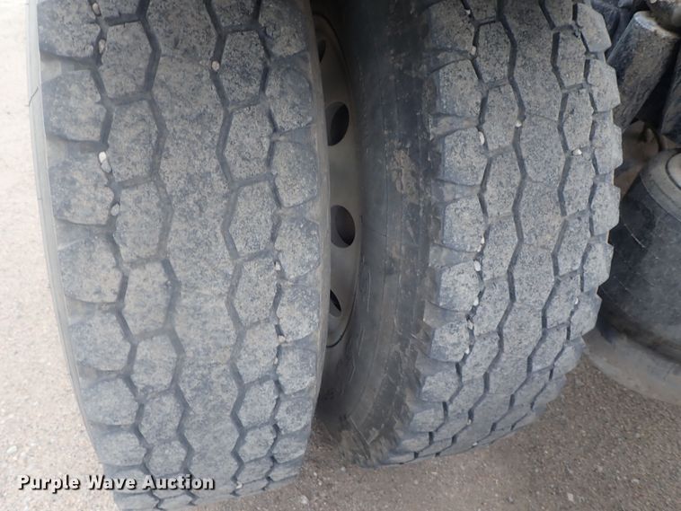 image for item DI7495 2013 Freightliner Cascadia  semi truck