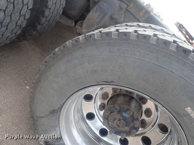 image for item DI7495 2013 Freightliner Cascadia  semi truck