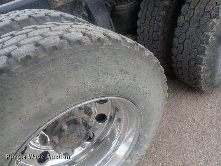 image for item DI7495 2013 Freightliner Cascadia  semi truck