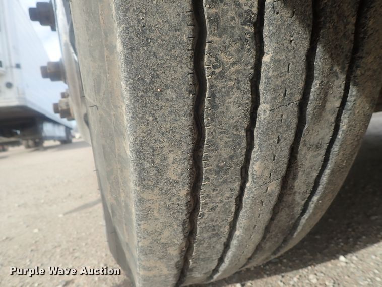 image for item DI7495 2013 Freightliner Cascadia  semi truck