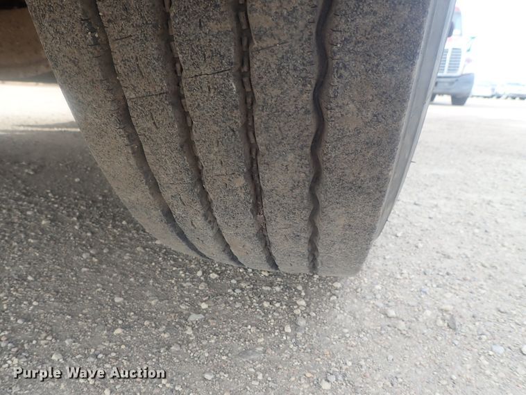 image for item DI7495 2013 Freightliner Cascadia  semi truck