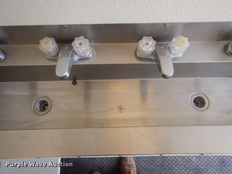 image for item DJ0758 1990 Miller shower trailer