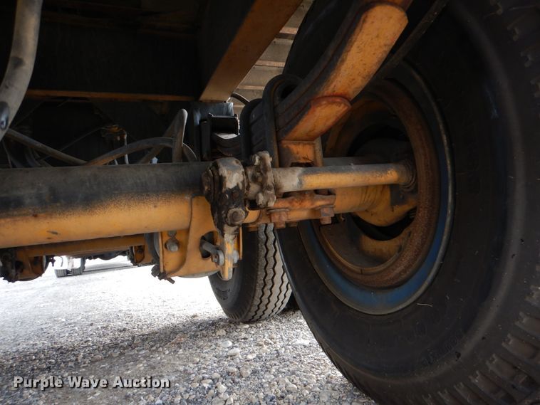 image for item DJ0758 1990 Miller shower trailer