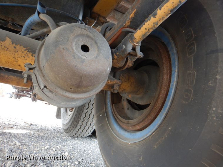 image for item DJ0758 1990 Miller shower trailer