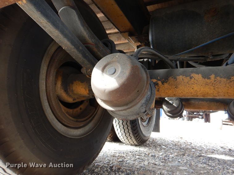 image for item DJ0758 1990 Miller shower trailer